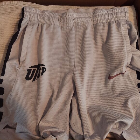 MENS NIKE GYM SHORTS UTEP SIZE M/L - Picture 1 of 5